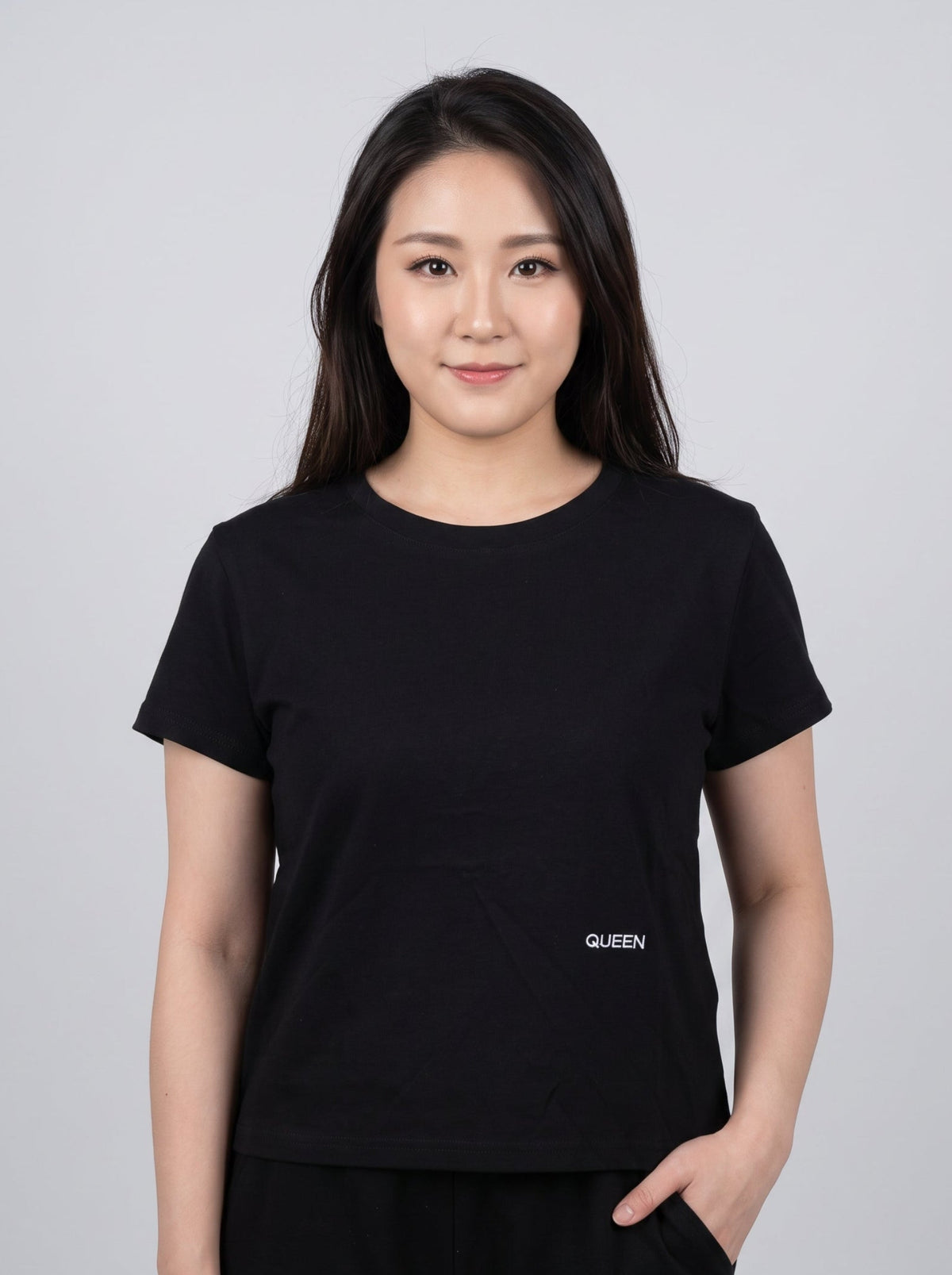 Queen Letter Print Crop Tee