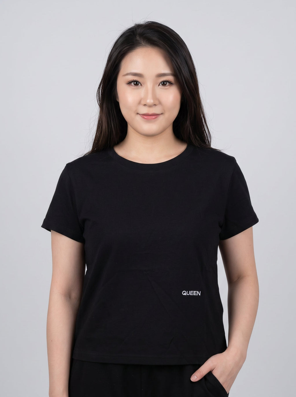 Queen Letter Print Crop Tee | Black Letter Graphic Mid-Crop T-Shirt