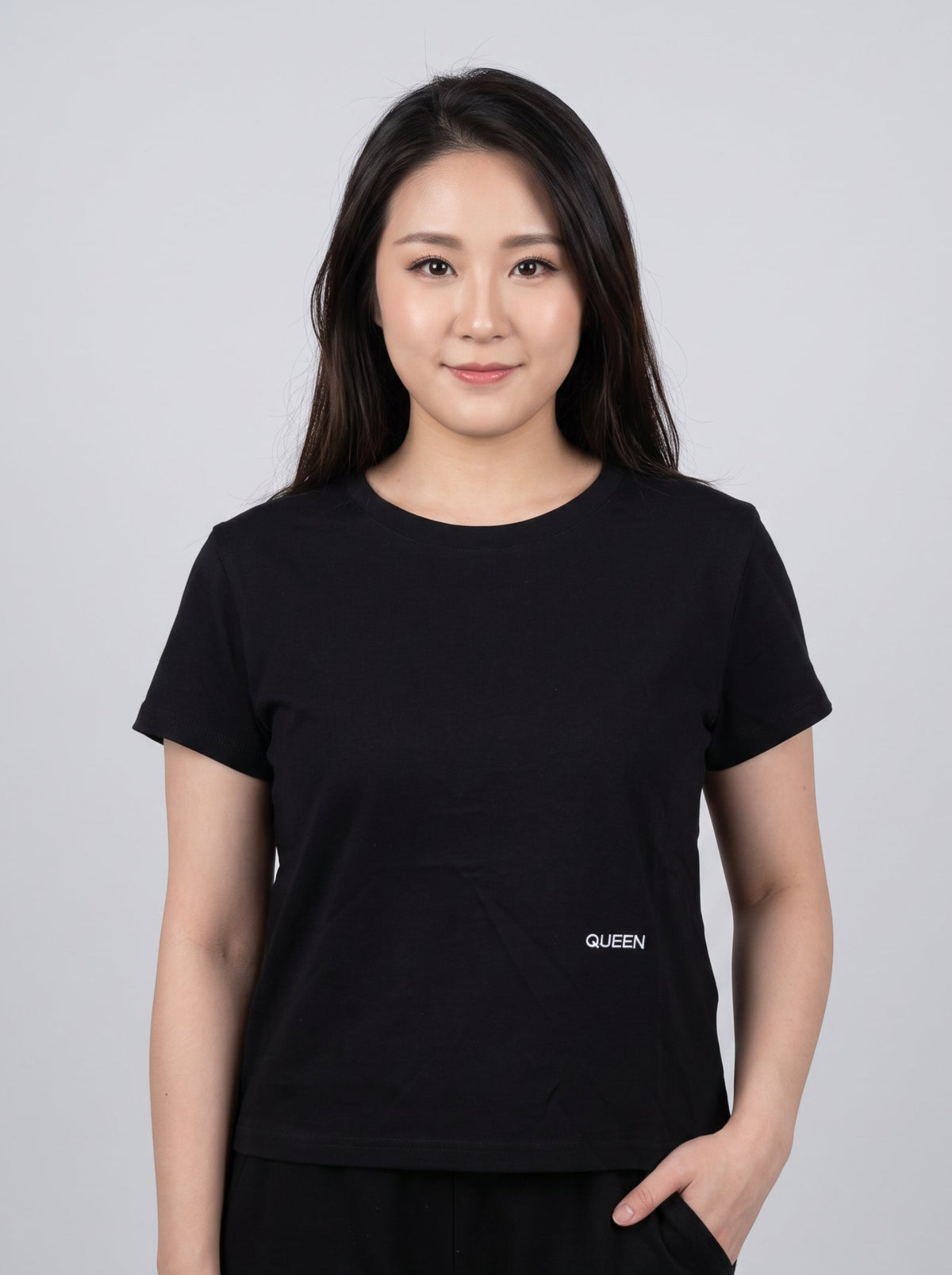 Queen Letter Print Crop Tee | Black Letter Graphic Mid-Crop T-Shirt