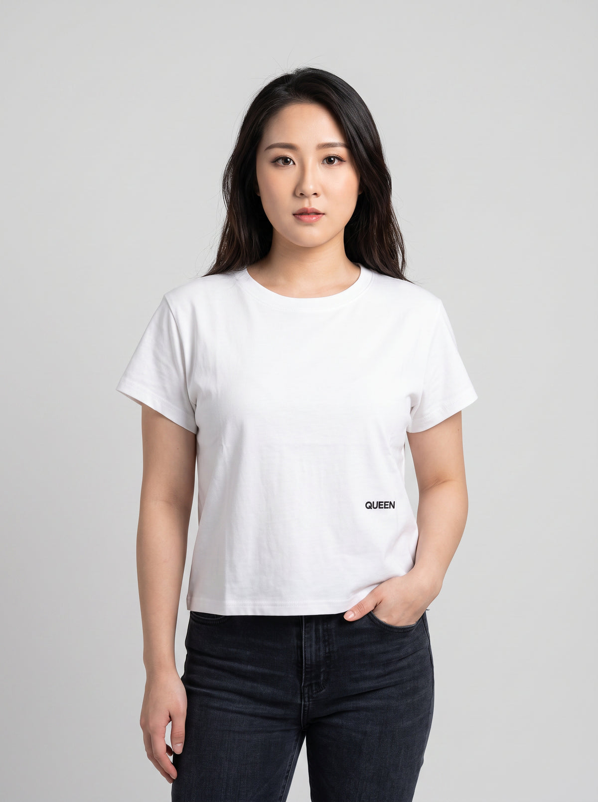 Queen Letter Print Crop Tee | Black Letter Graphic Mid-Crop T-Shirt